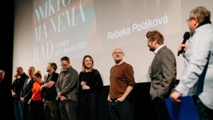 Aké to je byť single ženou v tridsiatke? Do kín vstupuje dráma Nikto má nemá rád s Rebekou Polákovou