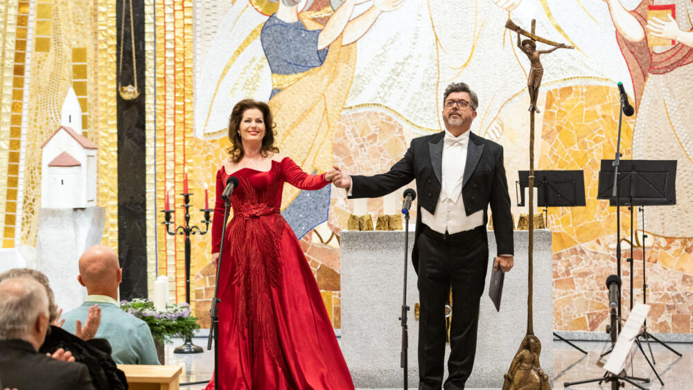Jolana Fogašová pozvala na jubilejný vianočný koncert v Rači štyroch slovenských tenoristov