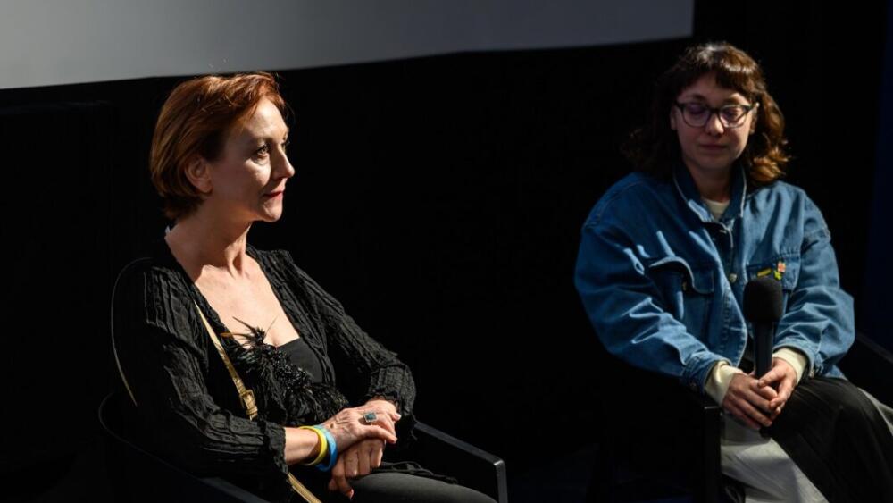 Úspešný festivalový film Redakcia prišiel do kín. V Bratislave ho uviedli Rymma Zyubina a Oleksandra Kravchenko