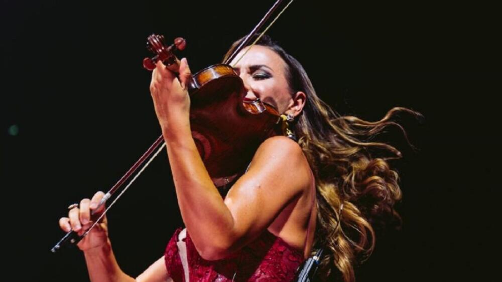 Svetoznáma huslistka Rusanda Panfili a Hilaris Chamber Orchestra pokrstia nový album