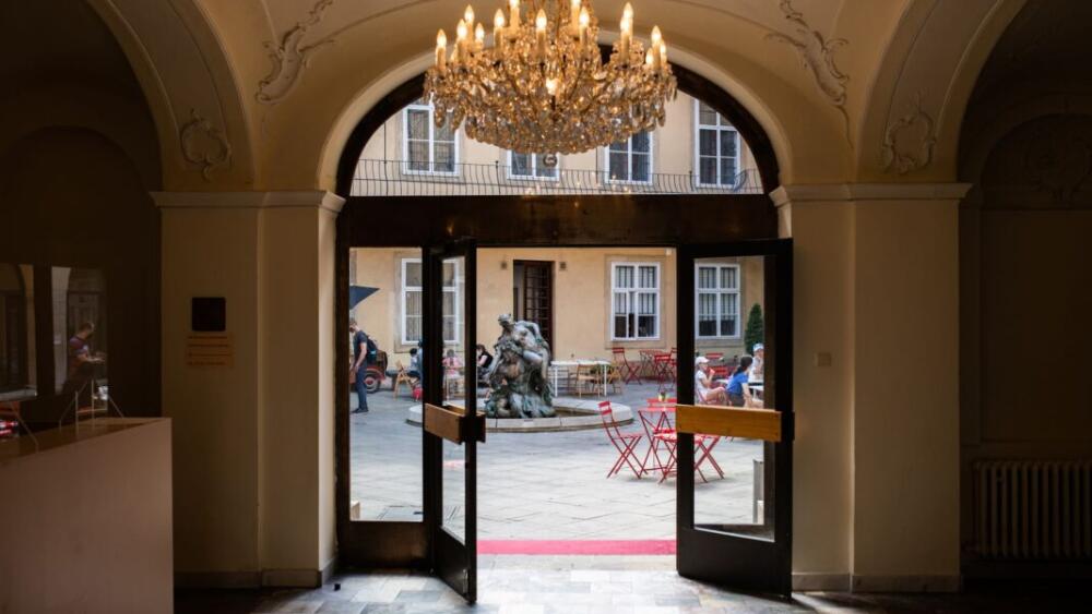 Bratislavská galéria podporuje SND a SNG