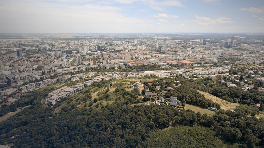 Vtáčnik ide do kín v momente kedy Ministerstvo dopravy oslabuje ochranu prírody
