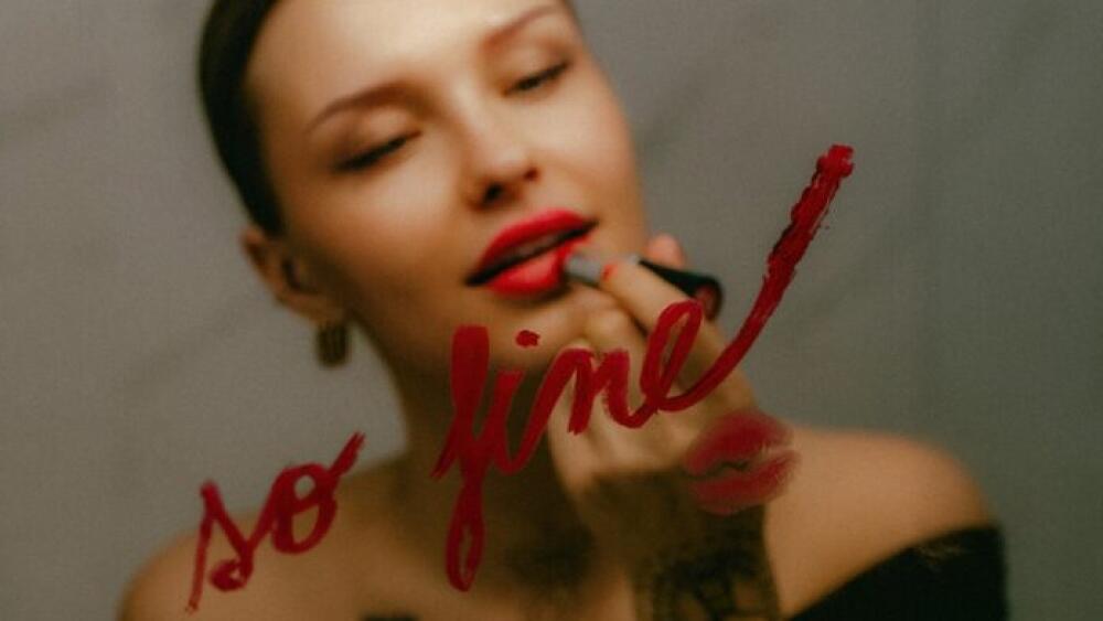 Blanch sa pripomína odľahčeným popovým singlom So Fine