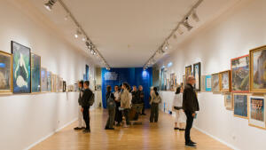 Výstava AZZURO: Aká je identita modrej?