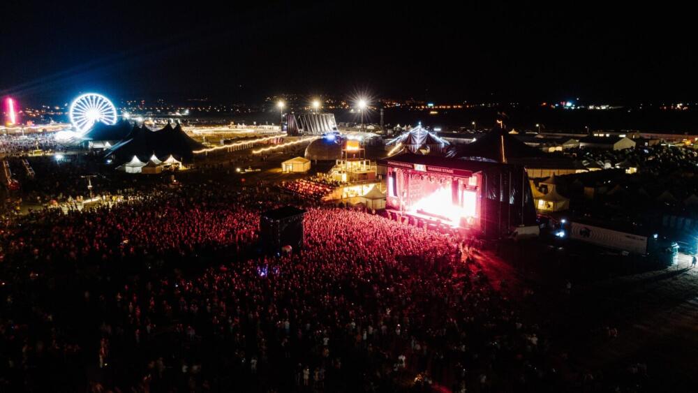 Silný vietor zvalil veľký stan na Pohode. Festival ukončili