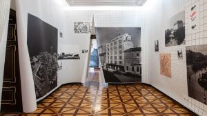 Júl v GMB: výstava Modrá strecha, film Úplní cudzinci, ale aj pohybový workshop