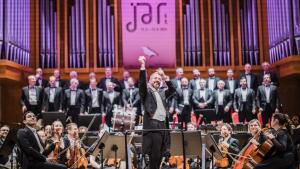 Pod taktovkou Jindru: Lekcia ticha s Parsifalom a hlboký duchovný odkaz Brucknera