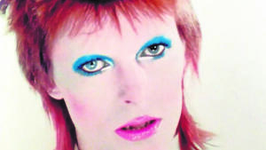 Navštívte vnútorný svet výtvarníka, tanečníka, herca a speváka Davida Bowieho