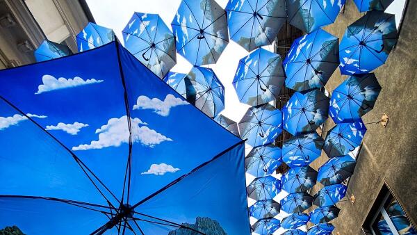 Dáždniky už po 7. krát skrášľujú Nedbalovu ulicu