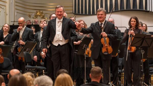 Filharmonici pod taktovkou Nielsena: Expresívny Čižmarovič, disciplína a precíznosť orchestra