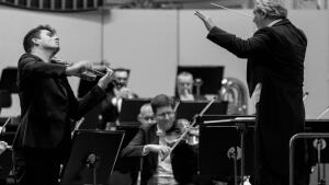 Rapsodický, muzikálny Jan Mráček a hlboko osobný pohľad Raiskina na Šostakoviča