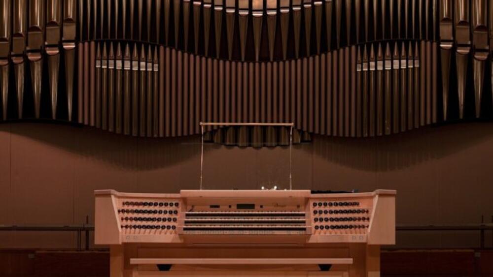 Nedeľný organový recitál v bratislavskej Redute