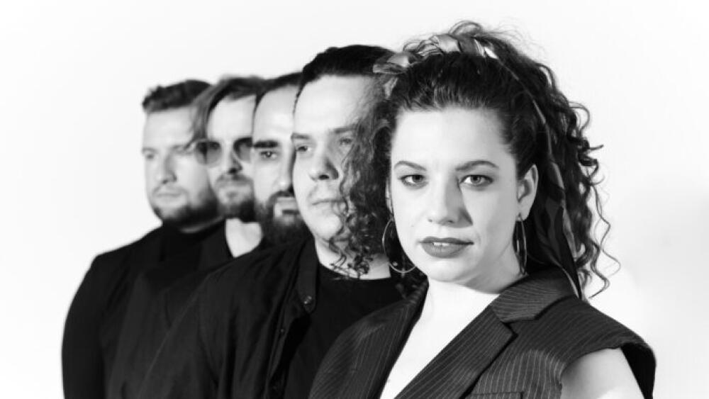 Kapela SOLE a speváčka Júlia Kozáková predstaví na turné album ELOS