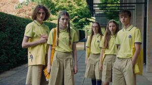 Nesmieme príliš podľahnúť sile správnych riešení, varuje film Club Zero