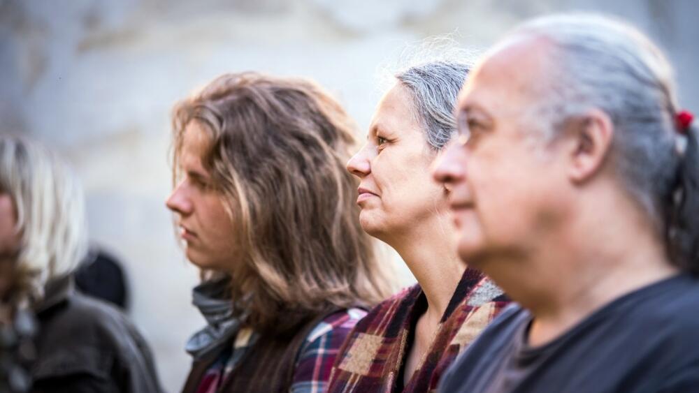 Hmlisto a Petr Linhart vydávajú videoklip Jáchymov z oceneného albumu Československá