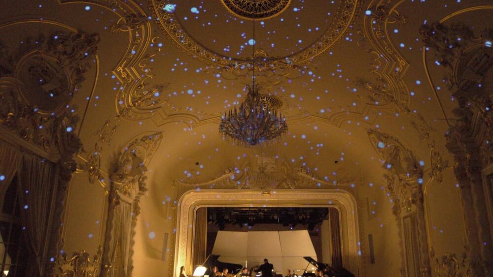 Vo filharmónii snežilo: Premiéra skladby Schnee s magickými zvukmi a vizuálnymi efektmi