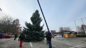 Ružinov sa pripravuje na slávnostné rozsvietenie 13-metrového vianočného stromčeka