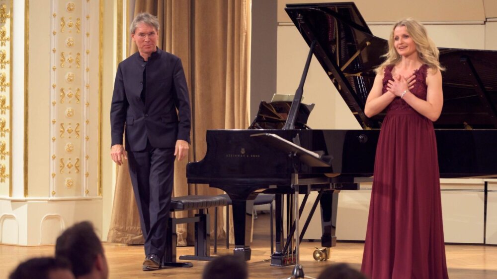 Jana Kurucová: lyrika piesňovej tvorby v rozmanitých podobách