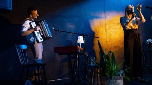 Mila Medvedovska a Daniel Špiner vydávajú emočne a žánrovo farebný debut