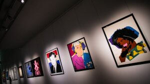 Výstava Andyho Warhola predstavuje jeho intímnu pop-artovú tvorbu
