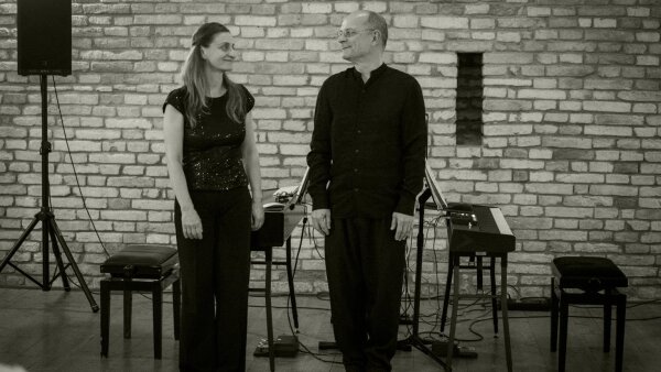 Miki a Nora Skutovci: Klavír a orchester v priestoroch komárňanskej pevnosti