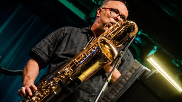 Erik Rothenstein band s hosťujúcim bubeníkom Danilom Vujovičom