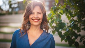 Šansoniérka Lucia Bujnová prináša v staronových skladbách prirodzenosť a uveriteľnosť