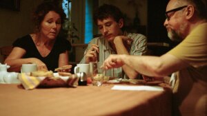 Festival v Benátkach ocenil maďarsko-slovenský film Vysvetlenie na všetko