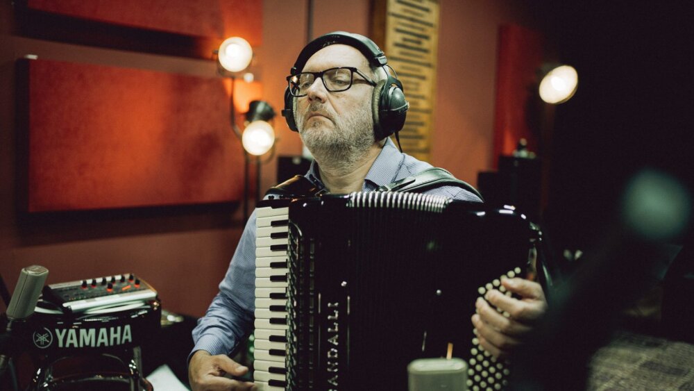 Pospiš & Sillay a ich hostia predstavujú singel Ponesiem ťa