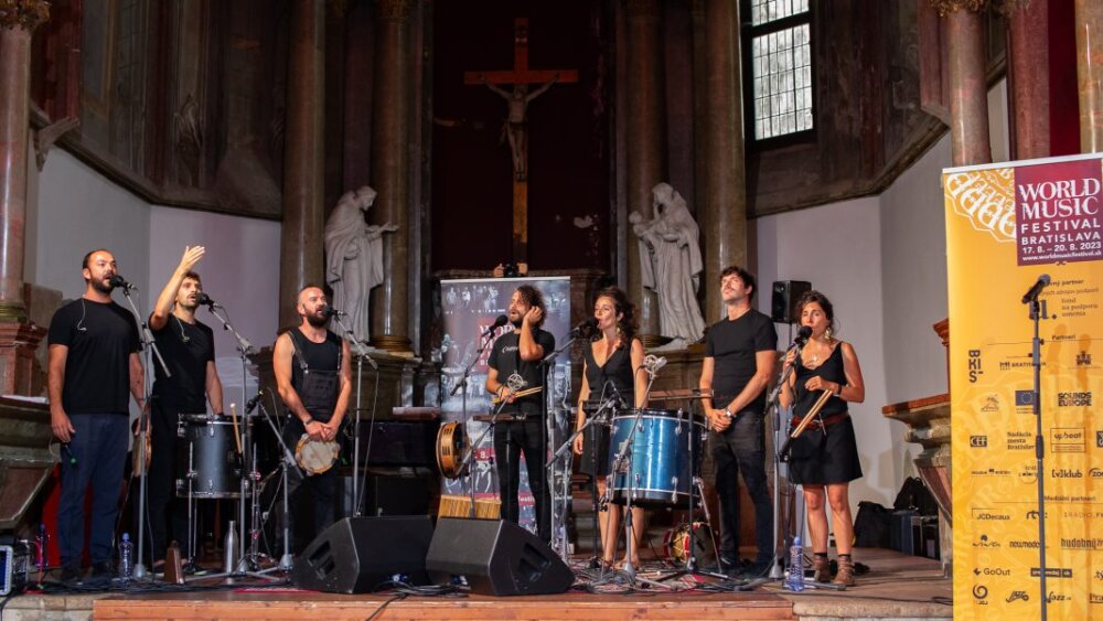 Sonórne svety kórejského kajagumu a polyfónia z Okcitánie
