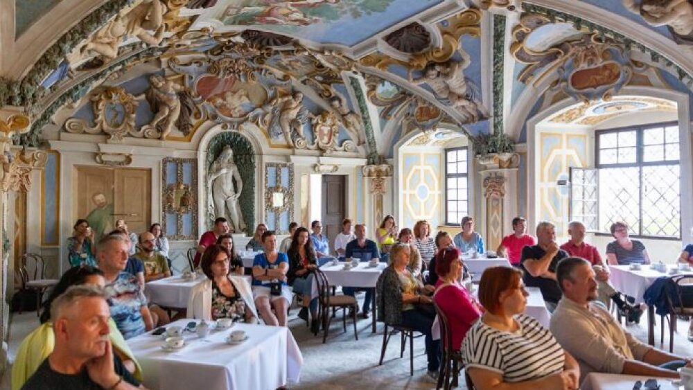 Čaj o piatej s historikom Danielom Hupkom