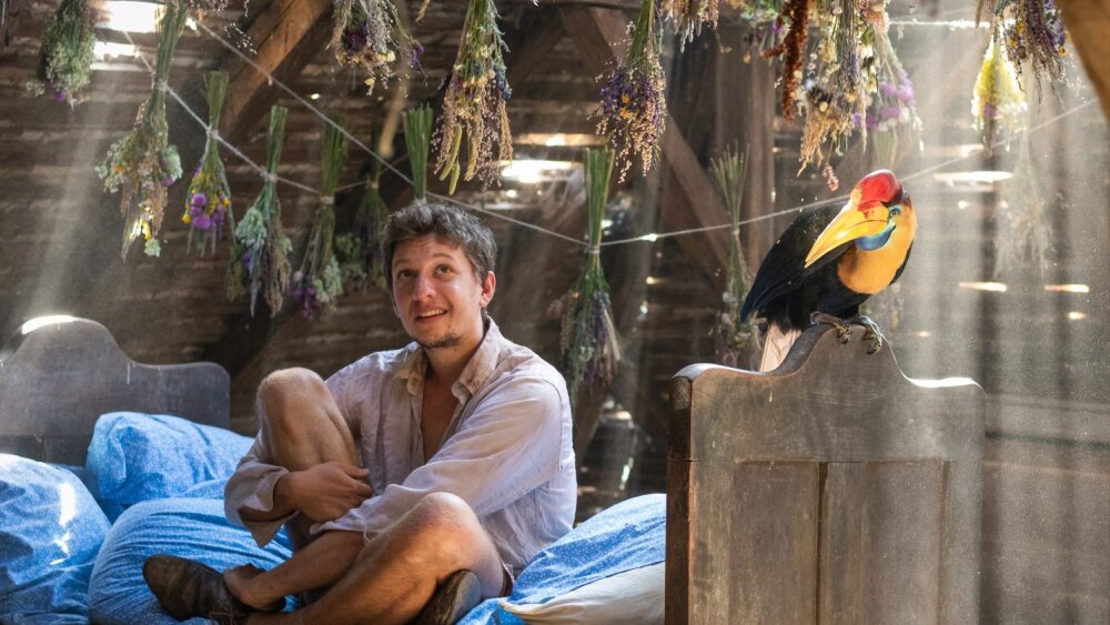 Na konci sveta je dedina, kde sa šťastne nudia traja leniví bratia - Ťapákovci Rasťa Boroša