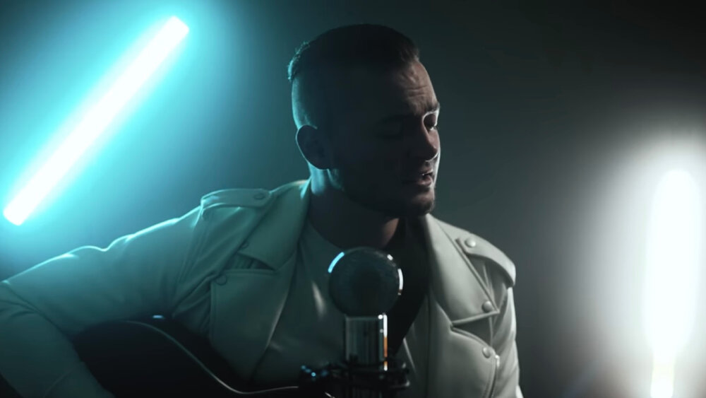 Braňo Mojsej ml. prichádza s letným závanom v novinke Na krídlach