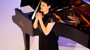 Emily D'Angelo: Keď sa túžba, smrť a slzy premenia na príjemnú spoločnosť