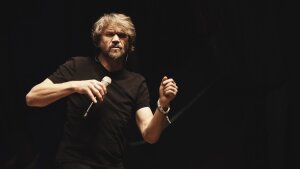 Dan Bárta, Jen Hovorka a Endru vydali klip k novému filmu Dvě slova jako klíč