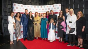 Slávnostná premiéra filmu Nikdy nehovor nikdy bola plná slovenských a českých hviezd