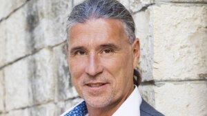 Slávny tenor z Jadranu Goran Karan bude opäť spievať v Ružinovskom amfiteátri