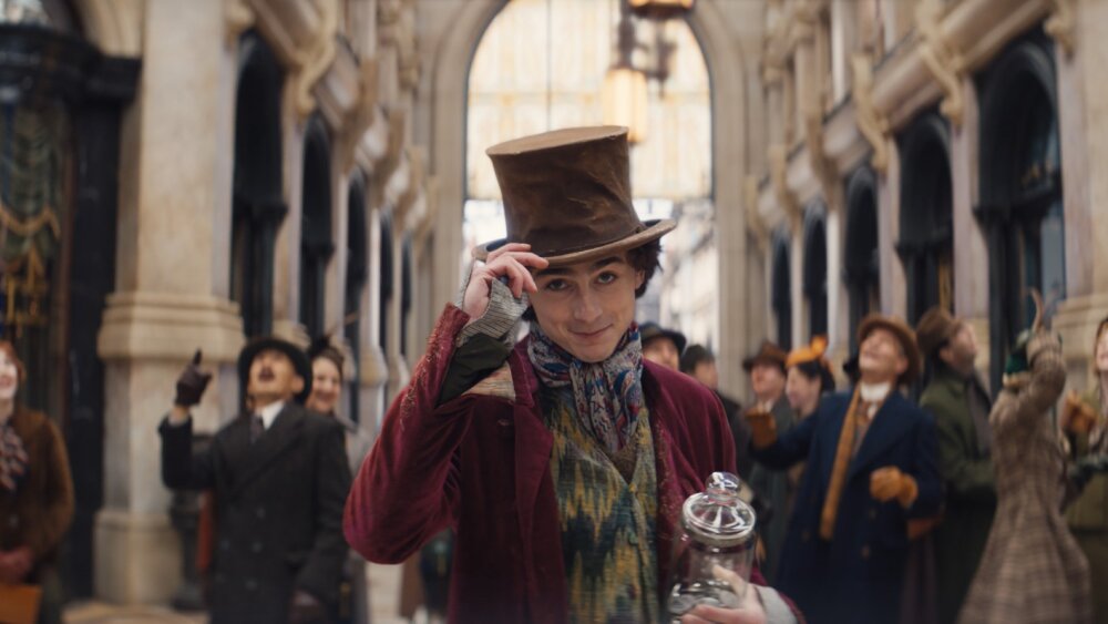 Timothée Chalamet sa predstavuje ako Wonka v traileri rovnomenného čokoládového filmu