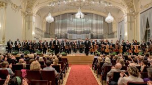 Organová symfónia Saint-Saënsa plná života: Raiskinova precízna výstavba