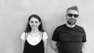 Pesničkár Archívny Chlapec  sa vzdal gitary a vykročil smerom k elektronike aj autotune