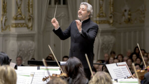 Jún so šéfdirigentom Danielom Raiskinom