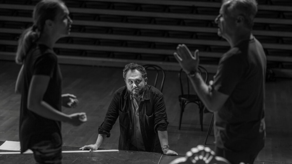 Postavy v situáciách ohlodaných na dreň