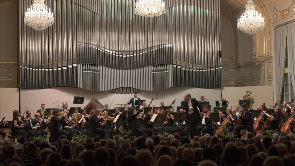Čajkovského piata symfónia: Emocionálna katarzia v podaní Slovenskej filharmónie