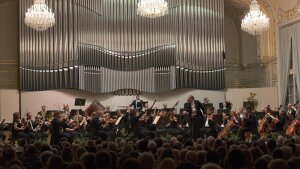 Čajkovského piata symfónia: Emocionálna katarzia v podaní Slovenskej filharmónie