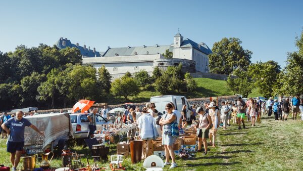 Trh starožitností na hrade Červený Kameň