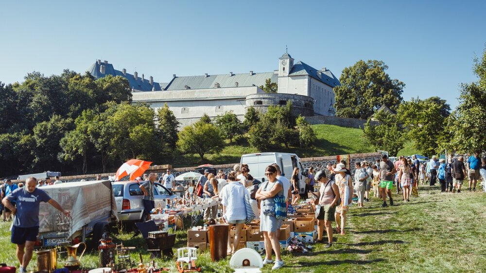 Trh starožitností na hrade Červený Kameň