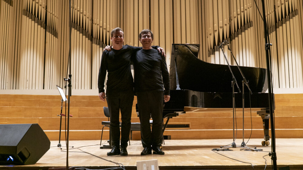 53S: SÓLO PRE DVA STEINWAYE – PIANO DAYS