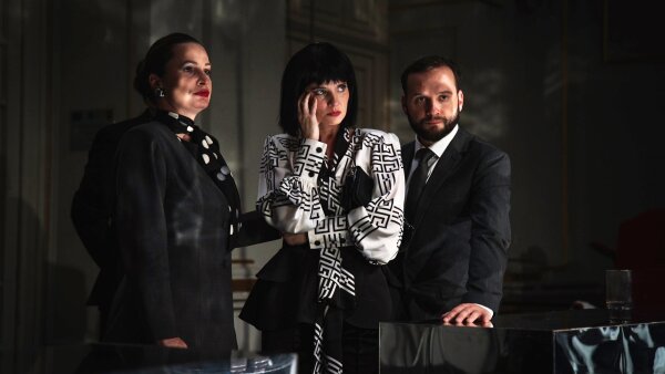 Ferdinand von Schirach: ONA HOVORÍ. ON HOVORÍ.