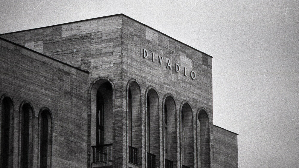 Putovanie divadlom