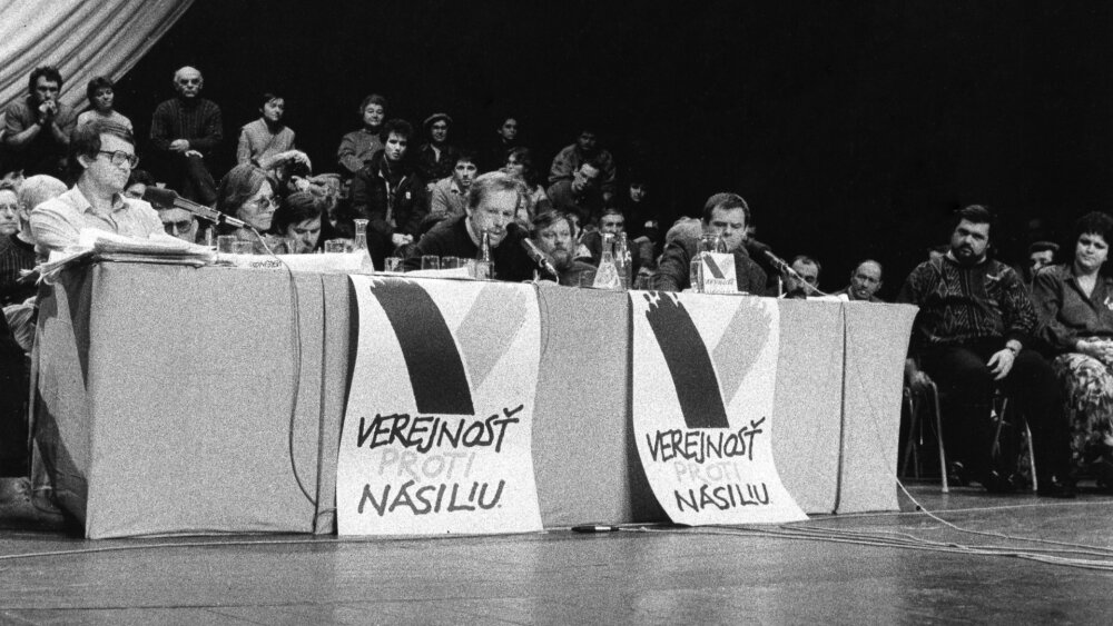Literatúra a dráma v čase totalít